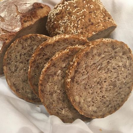 Das Gaestehaus Schneider Am Dorfplatz ألباخ المظهر الخارجي الصورة