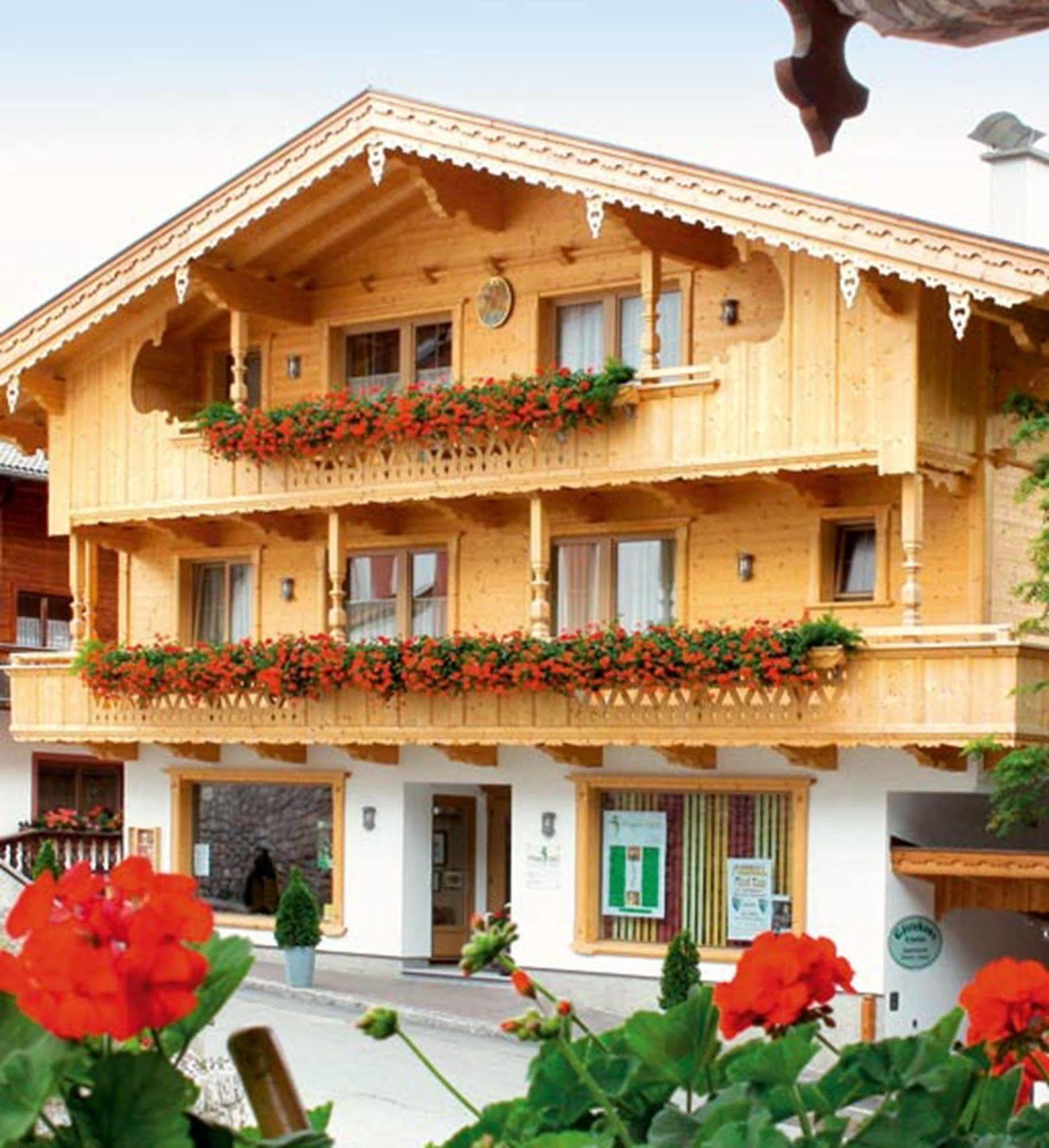 Das Gaestehaus Schneider Am Dorfplatz ألباخ المظهر الخارجي الصورة