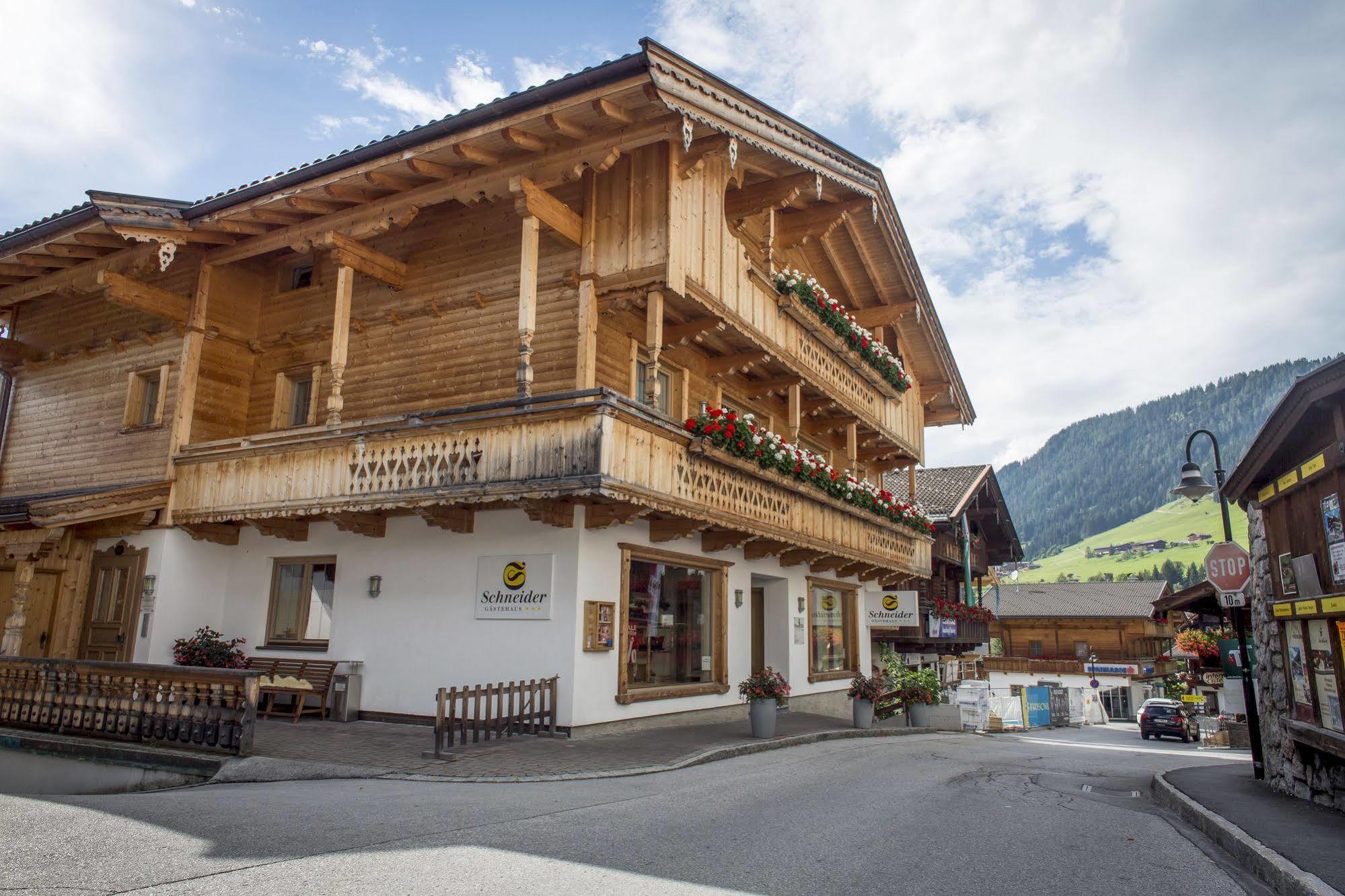 Das Gaestehaus Schneider Am Dorfplatz ألباخ المظهر الخارجي الصورة