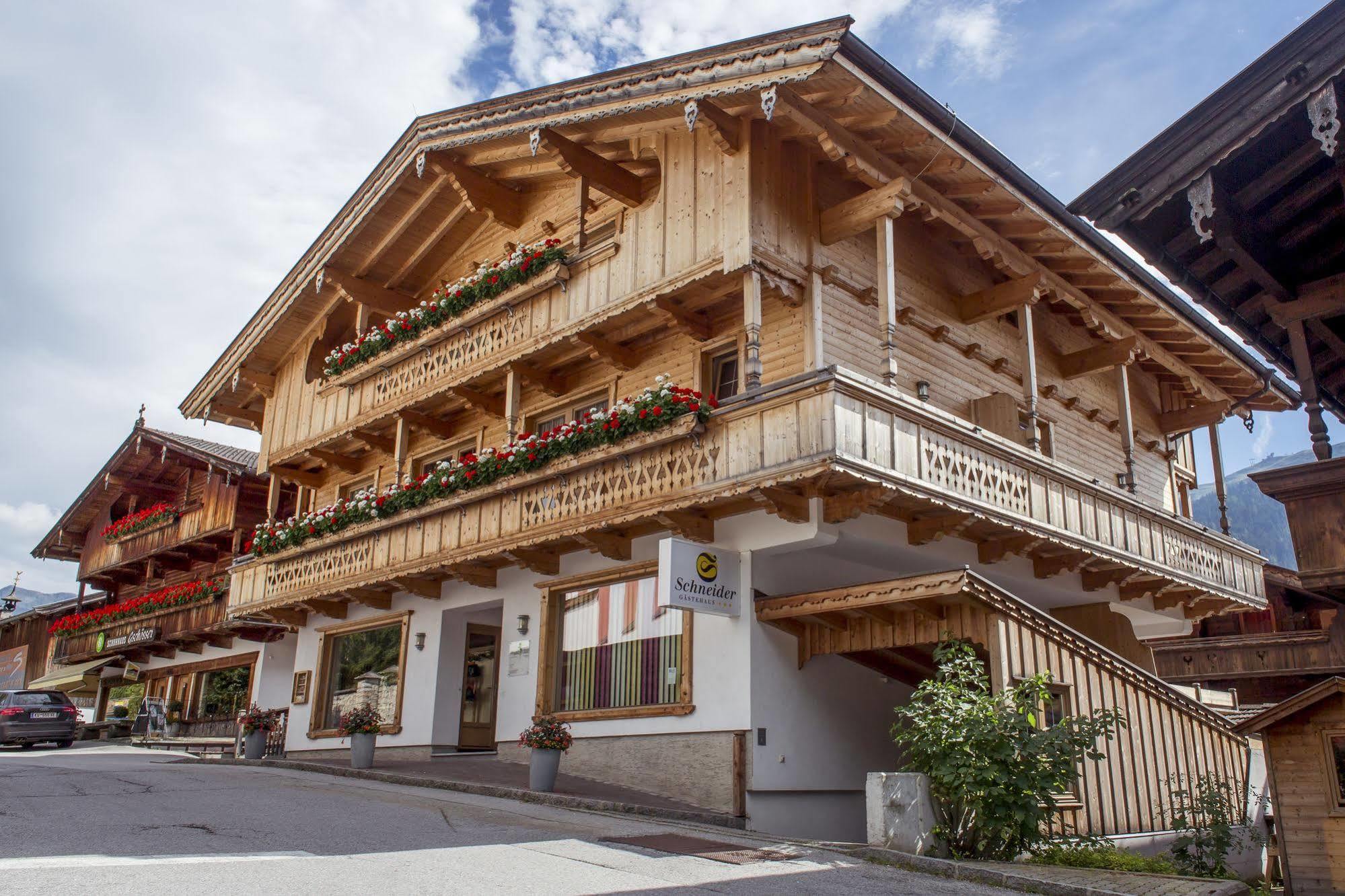 Das Gaestehaus Schneider Am Dorfplatz ألباخ المظهر الخارجي الصورة