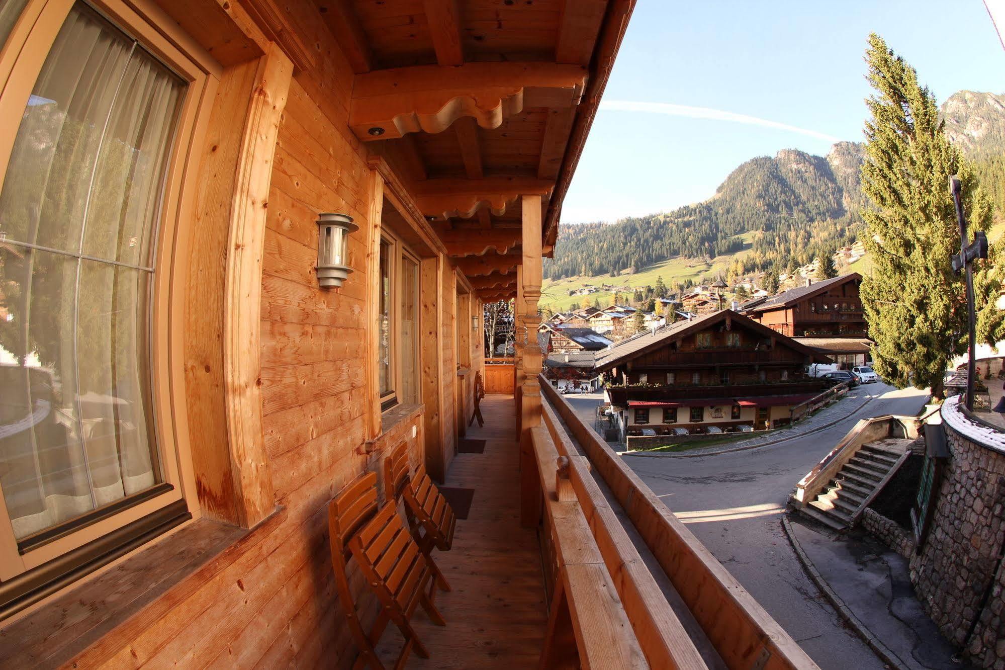 Das Gaestehaus Schneider Am Dorfplatz ألباخ المظهر الخارجي الصورة