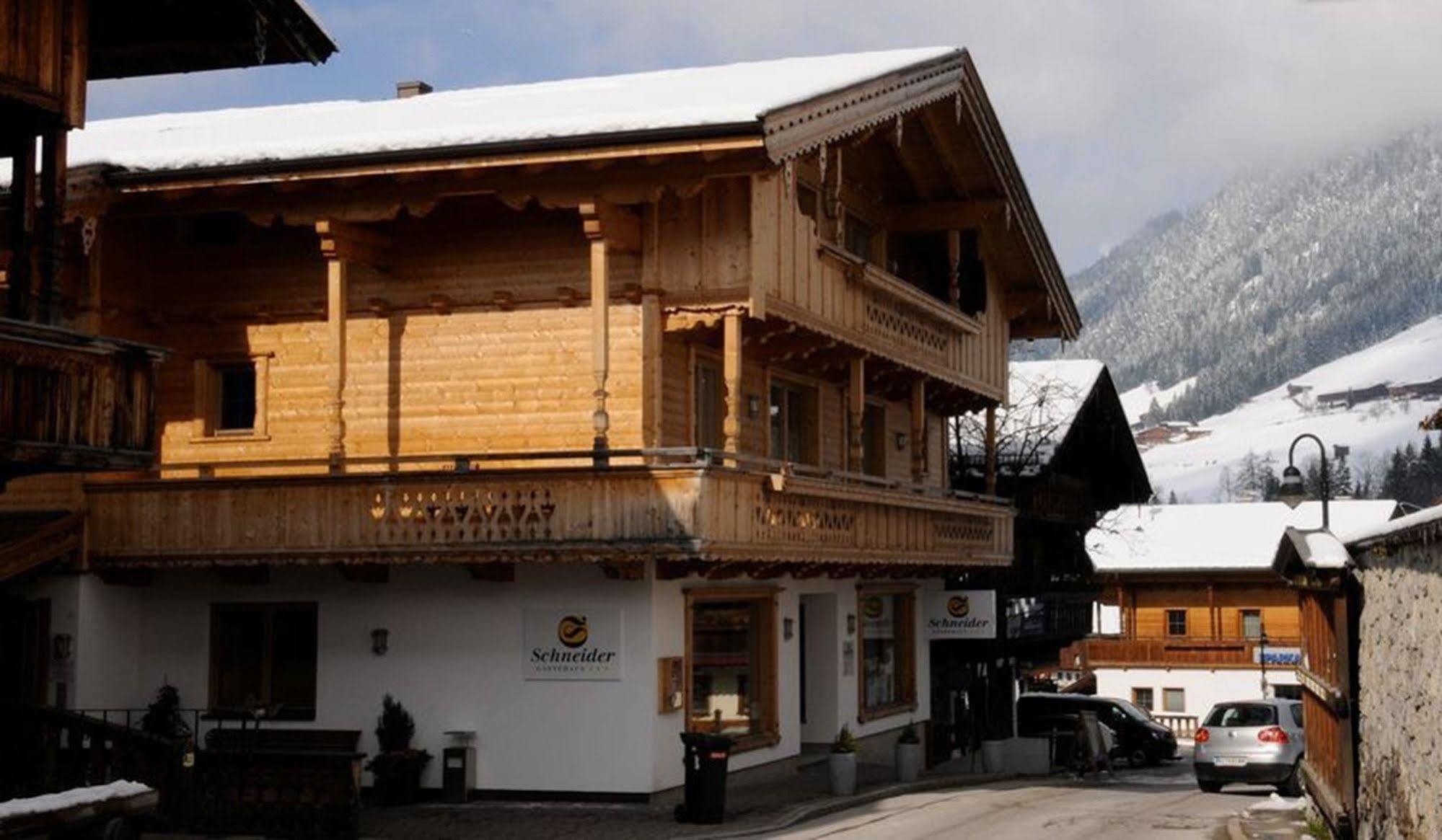 Das Gaestehaus Schneider Am Dorfplatz ألباخ المظهر الخارجي الصورة